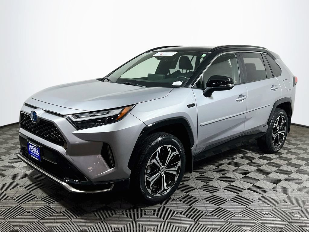 Used 2024 Toyota RAV4 XSE w/ Weather Package AWD/4WD image 3