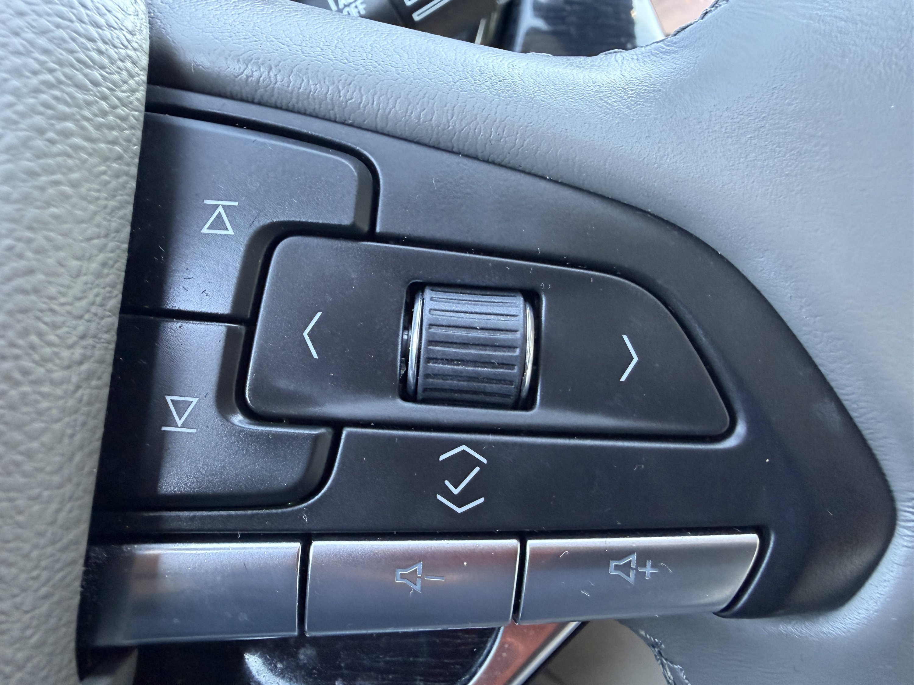 Used 2024 Cadillac XT6 Premium Luxury w/ LPO, Floor Liner Package AWD/4WD image 26
