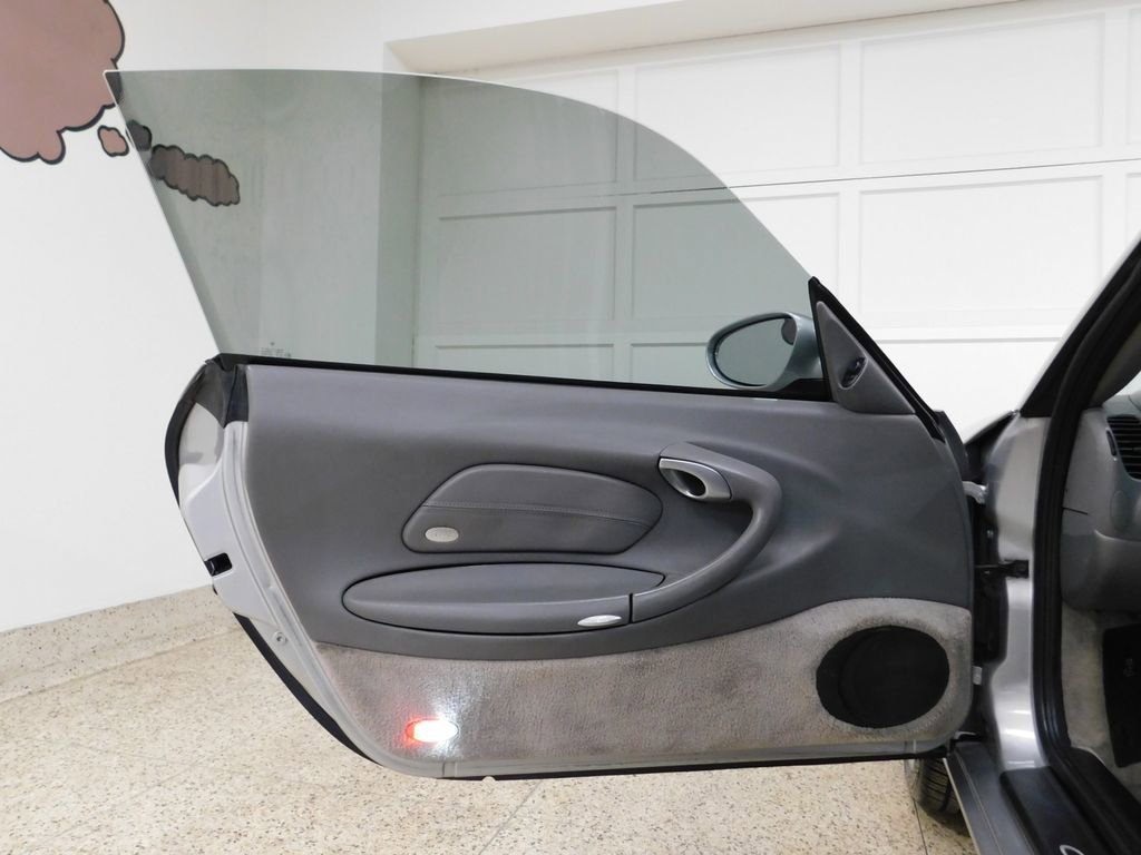Used 2001 Porsche 911 Carrera 4 image 34