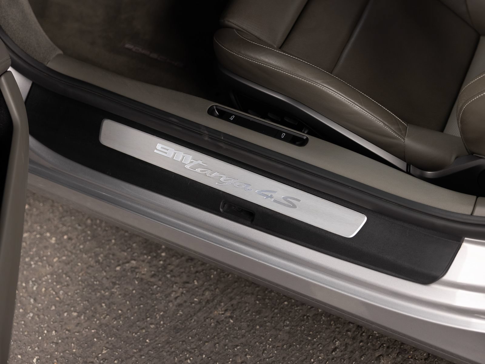 Certified 2021 Porsche 911 AWD/4WD image 30