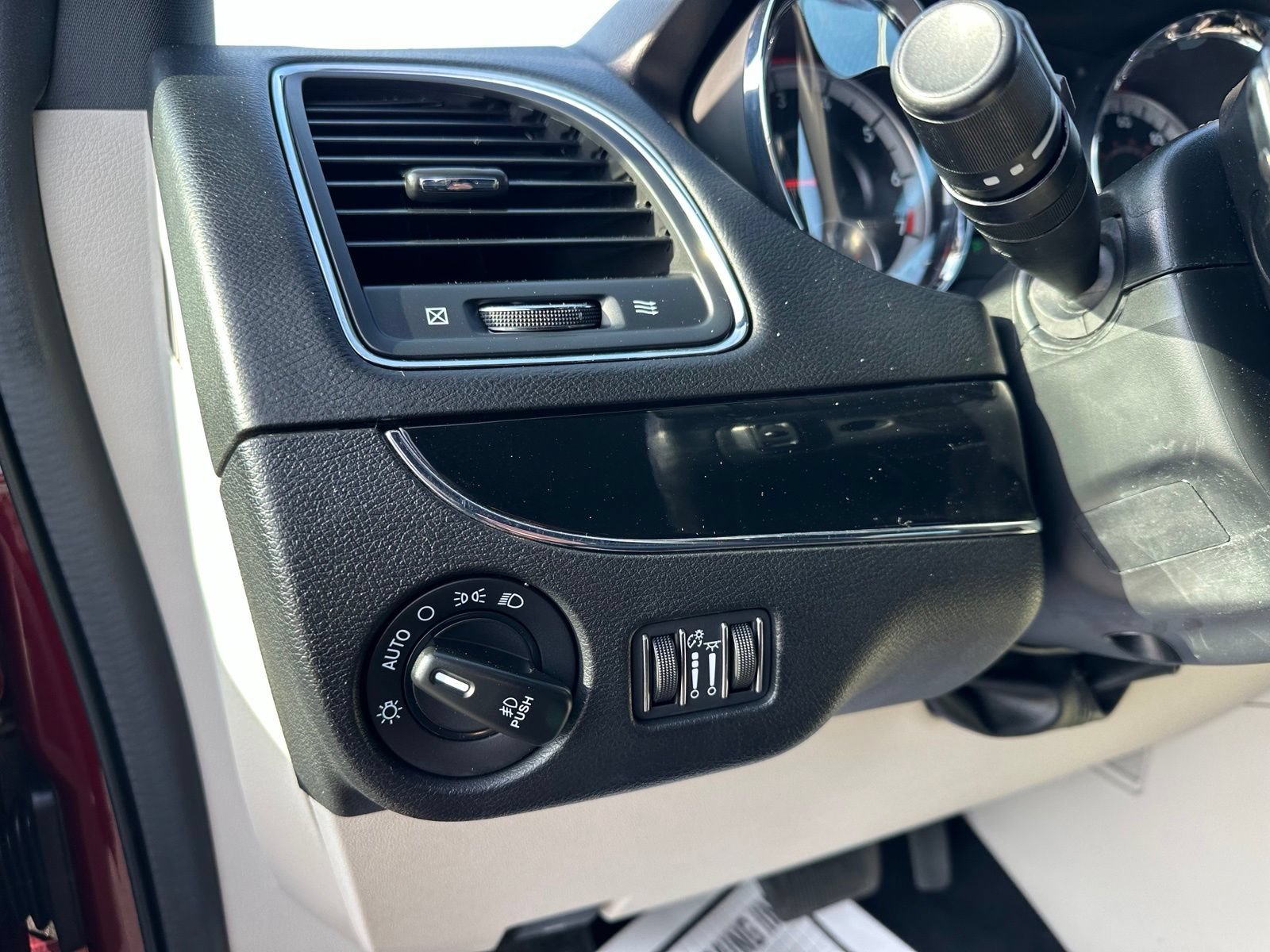 Used 2020 Dodge Grand Caravan SXT w/ Driver Convenience Group FWD image 15