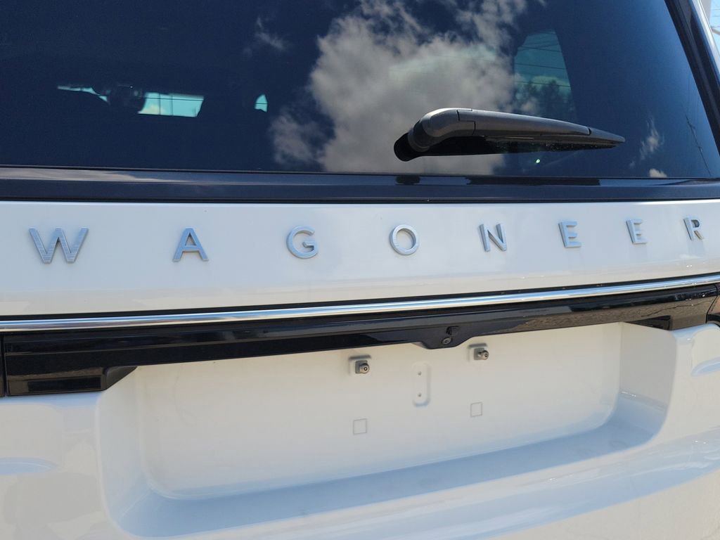 Used 2024 Jeep Wagoneer L Series III w/ Flexible Seating Group AWD/4WD image 7