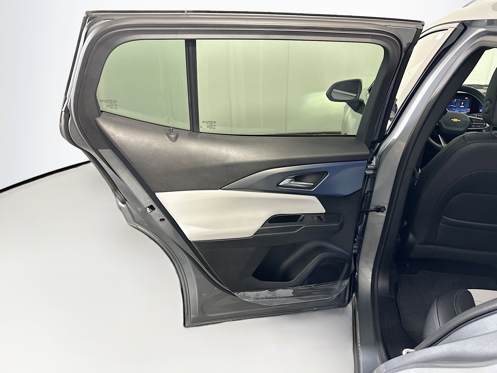 Used 2025 Chevrolet Equinox EV LT FWD image 26
