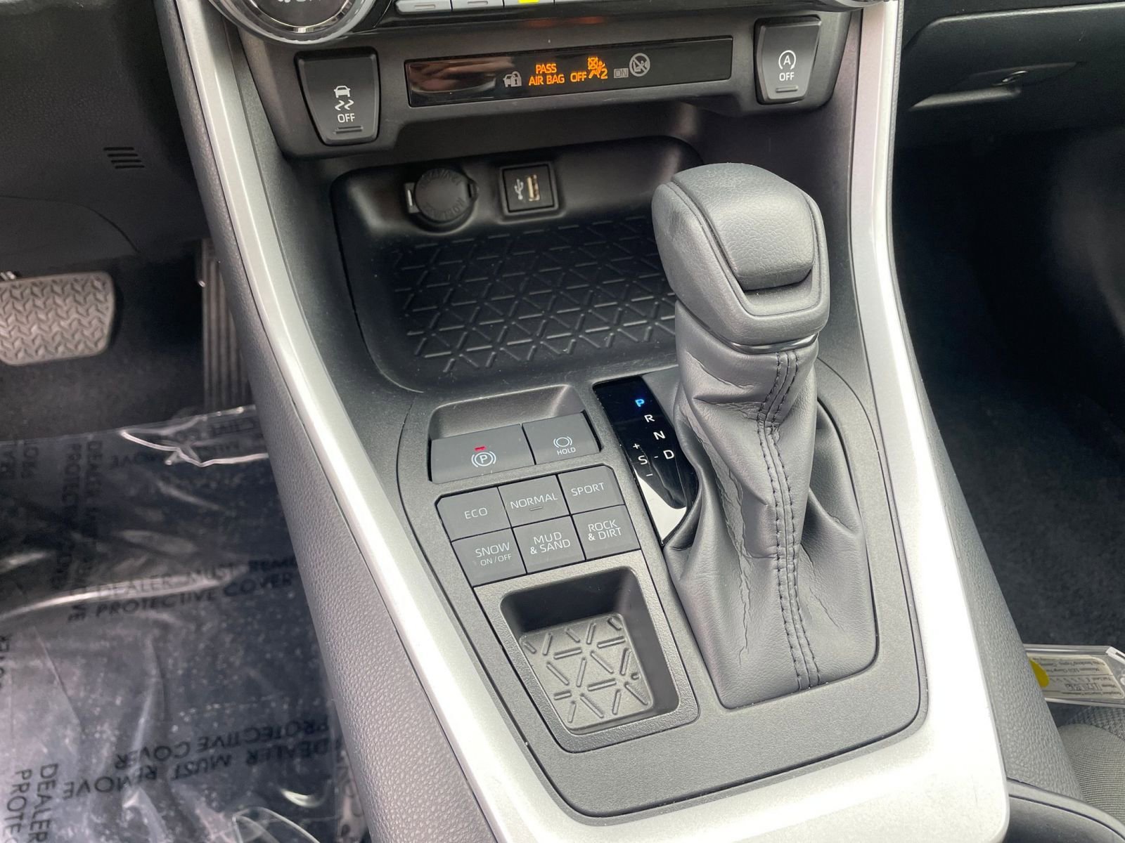 Used 2025 Toyota RAV4 XLE image 43