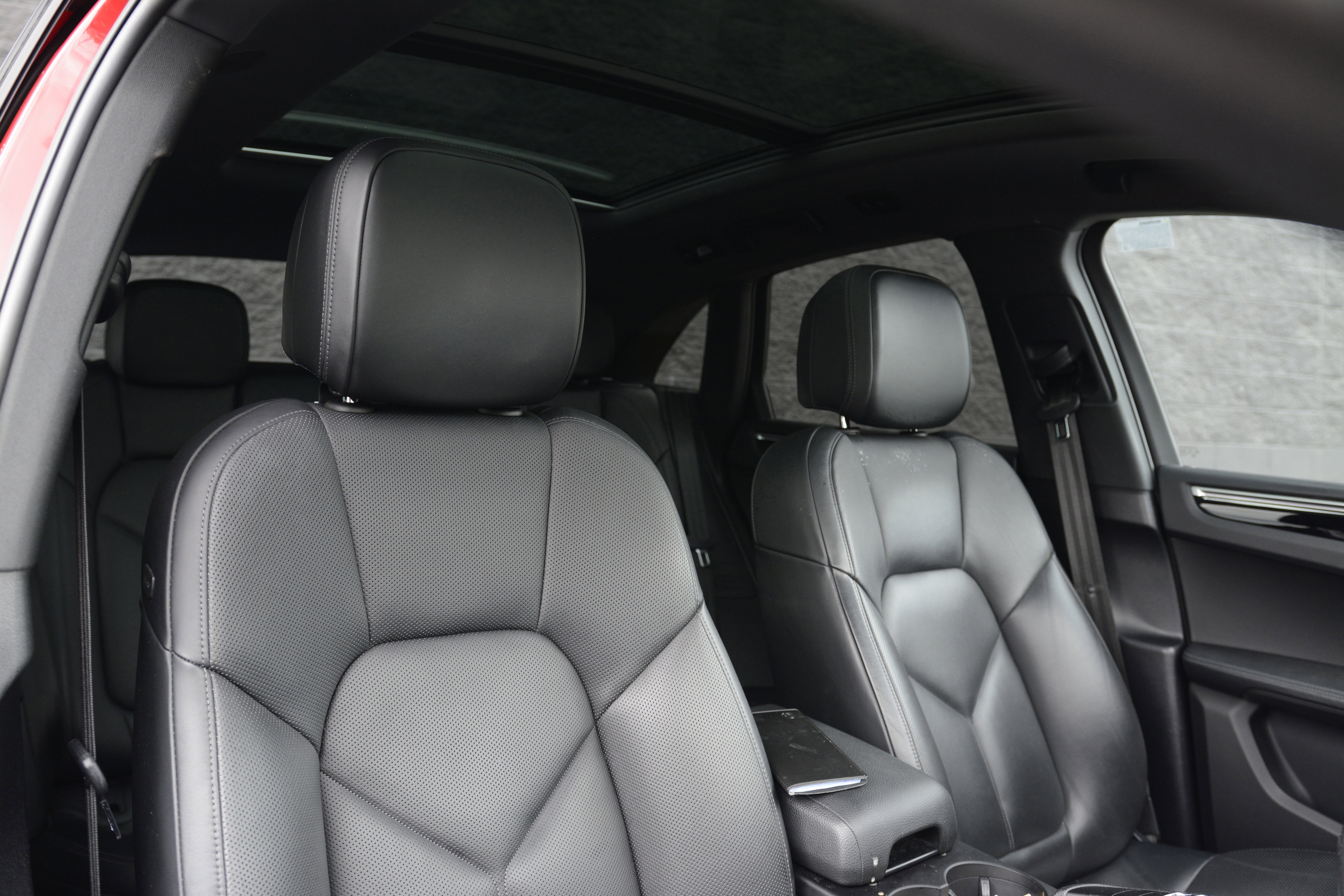 Certified 2020 Porsche Macan AWD/4WD image 29