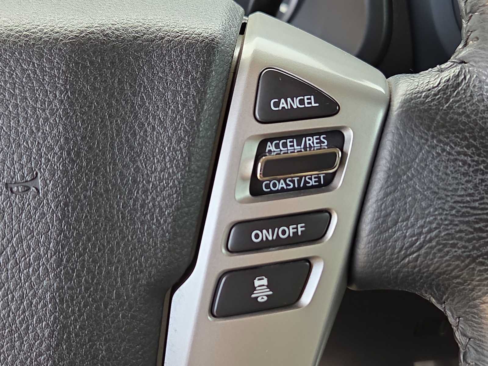 Used 2023 Nissan Titan SV w/ SV Convenience Package RWD image 23
