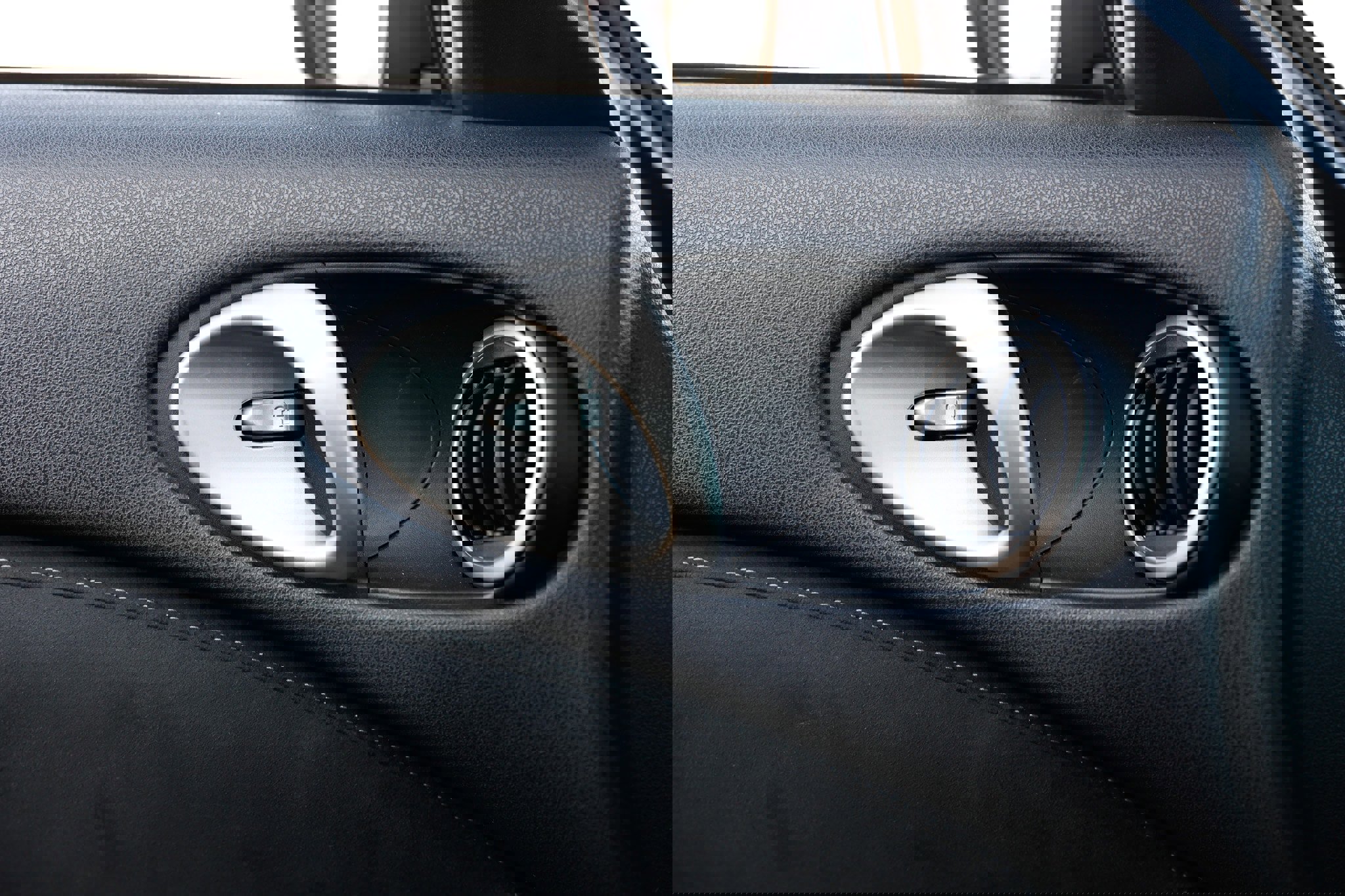 Used 2014 Nissan 370Z Touring w/ Sport Package image 43