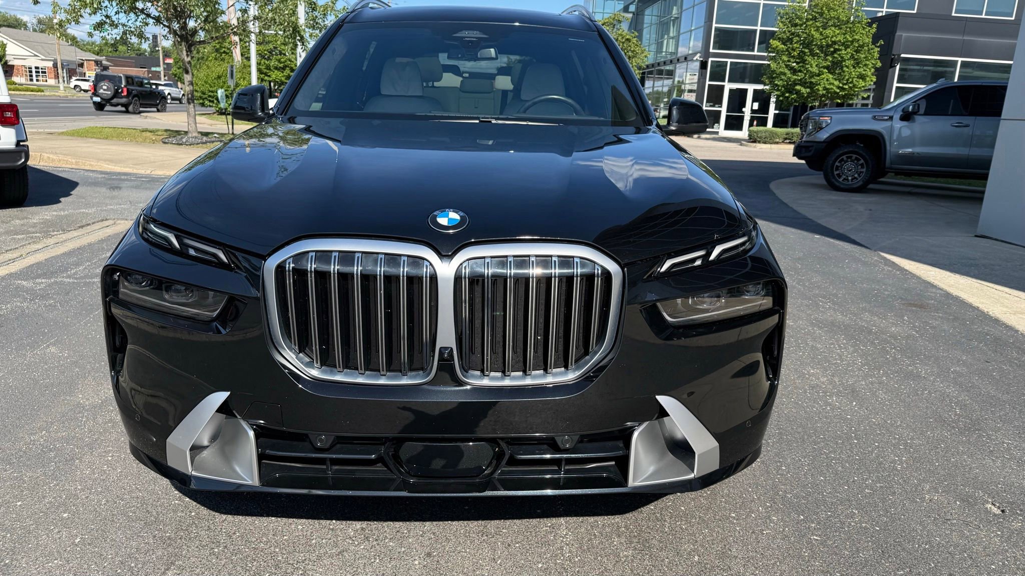 Used 2024 BMW X7 xDrive40i w/ Premium Package AWD/4WD image 10