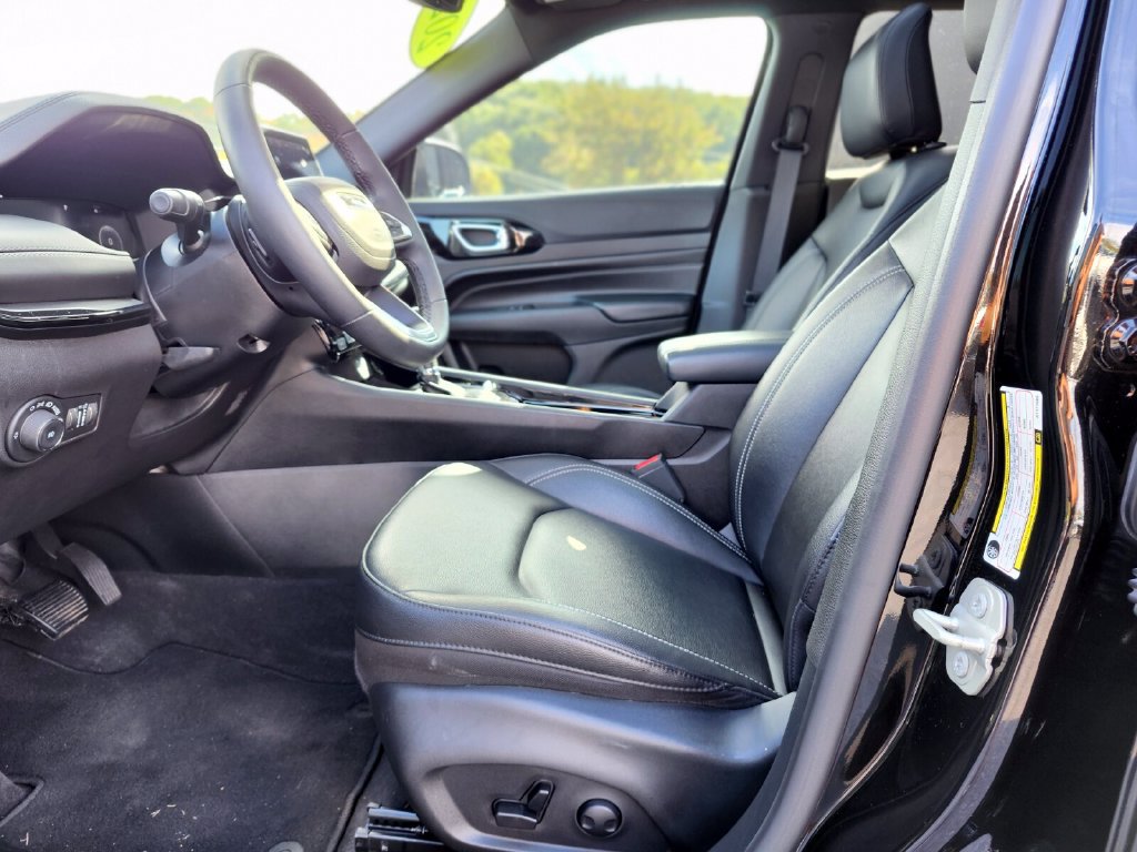 Used 2024 Jeep Compass Limited w/ High Altitude Package AWD/4WD image 18