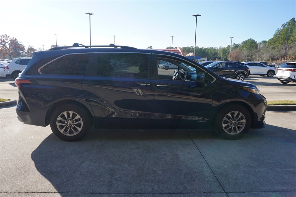 Used 2021 Toyota Sienna XLE image 24