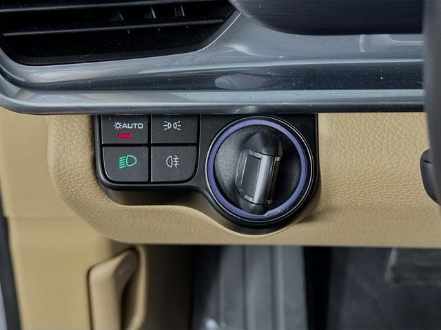 Used 2023 Porsche Panamera 4 Platinum Edition image 10