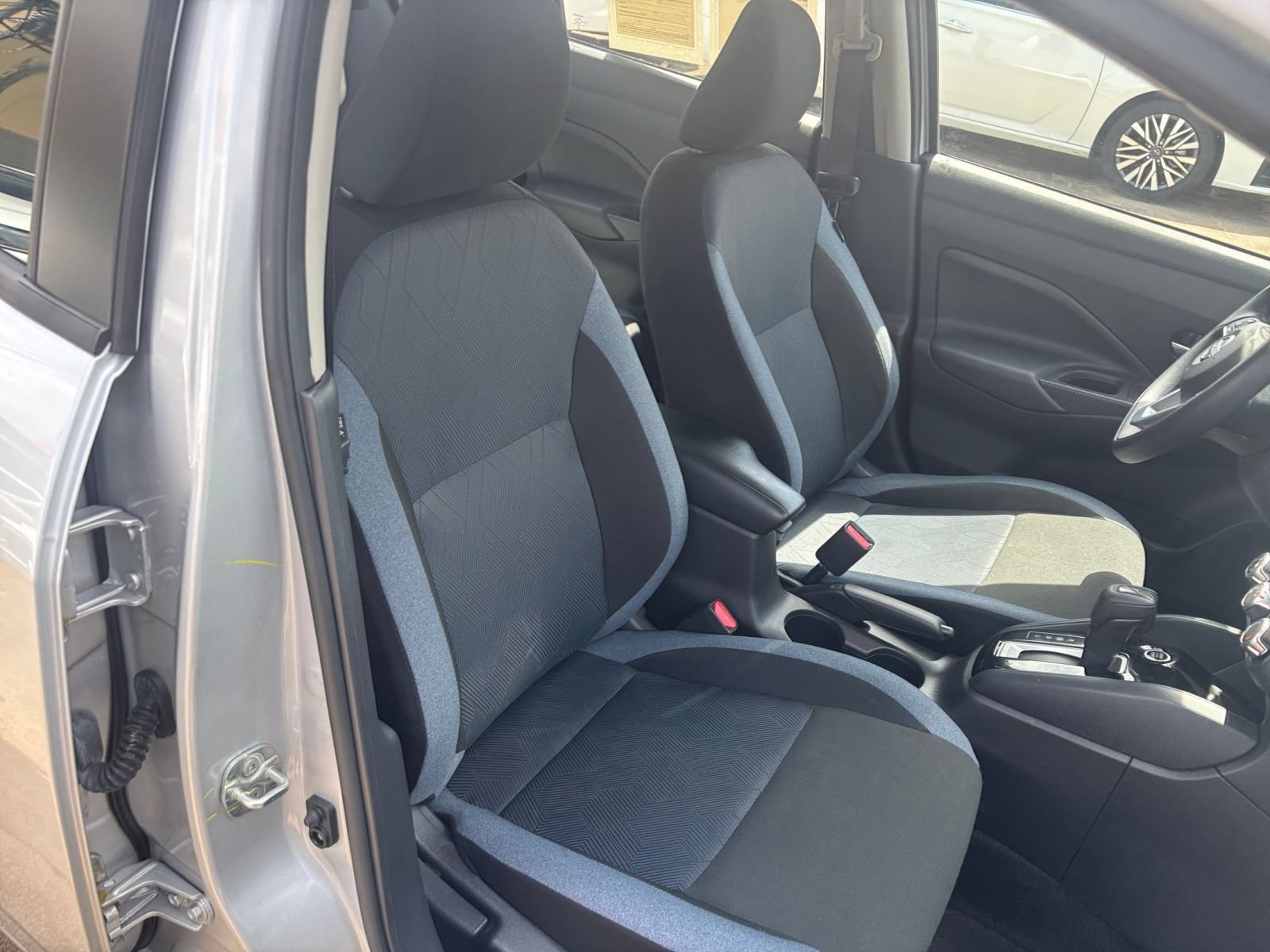 Used 2025 Nissan Versa SV FWD image 34