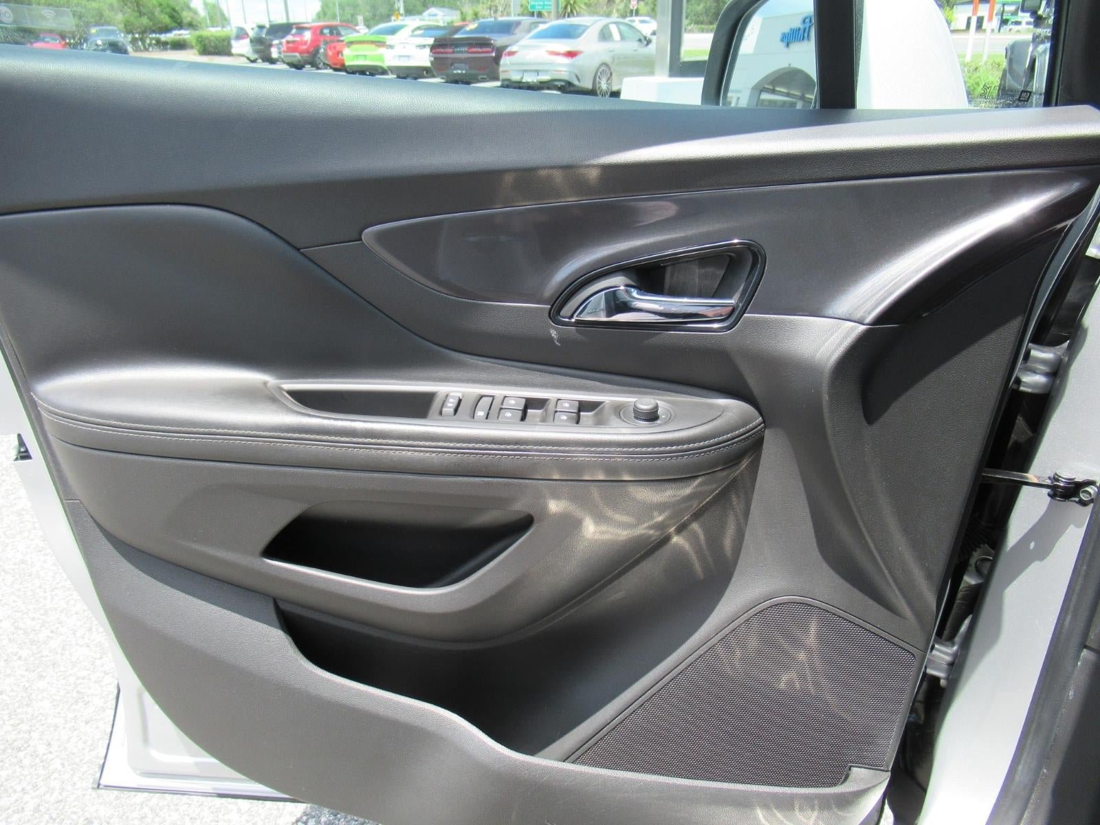 Used 2021 Buick Encore Preferred w/ Safety Package AWD/4WD image 18