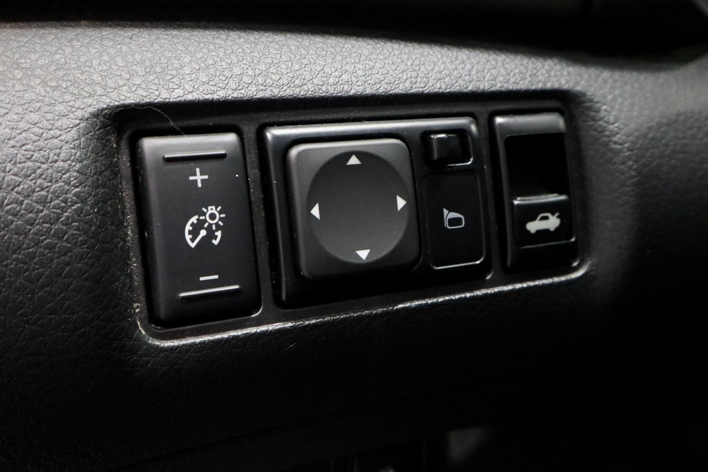 Used 2014 Nissan Sentra SR image 26