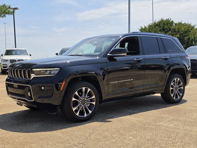 Used 2023 Jeep Grand Cherokee Overland w/ Luxury Tech Group IV RWD image 2