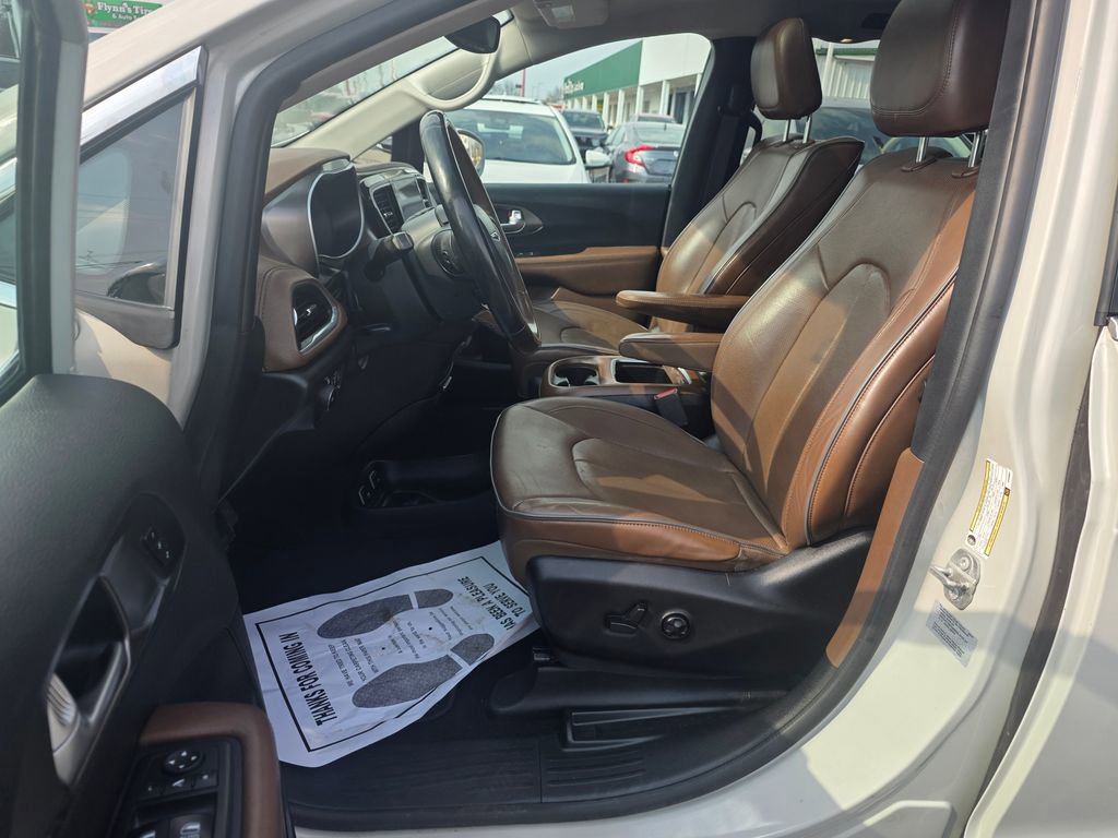Used 2017 Chrysler Pacifica Limited w/ UConnect Theater Package image 9