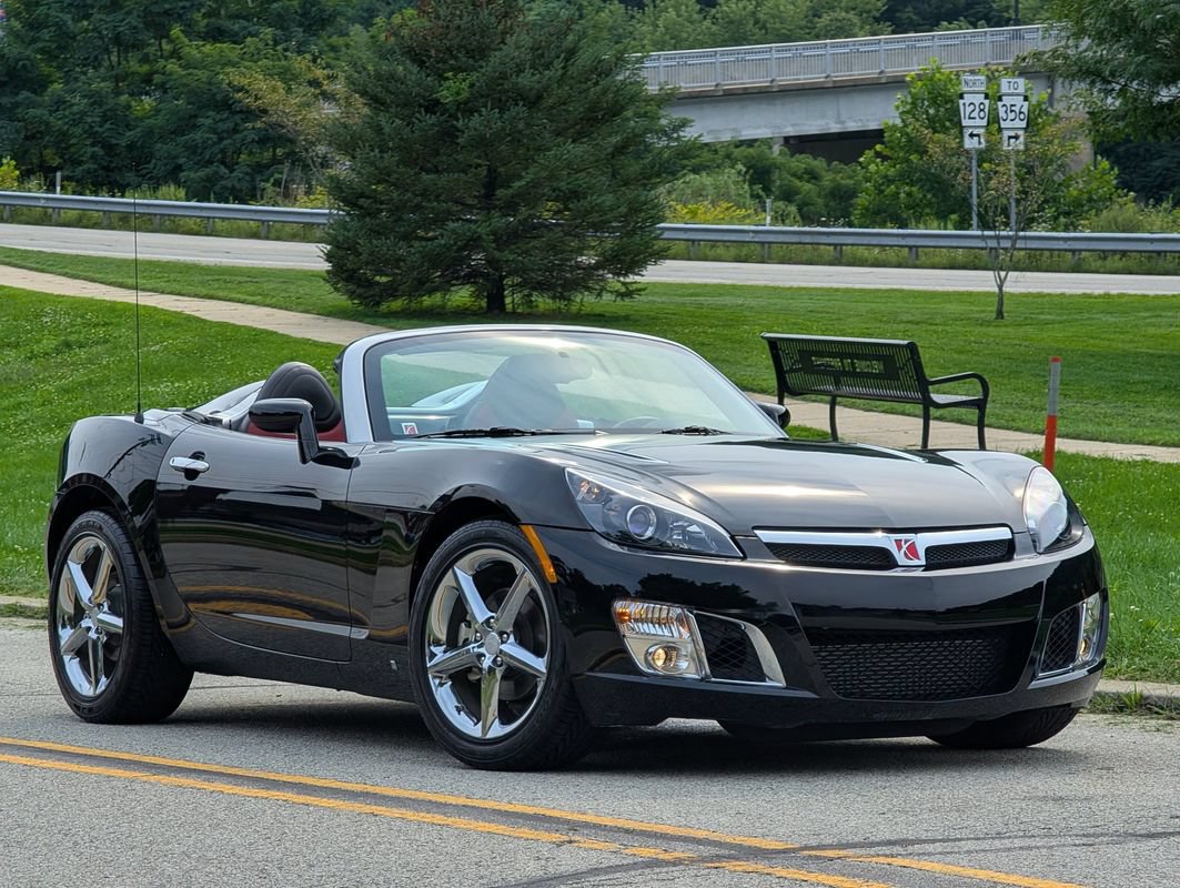 Used 2009 Saturn Sky Red Line RWD image 1