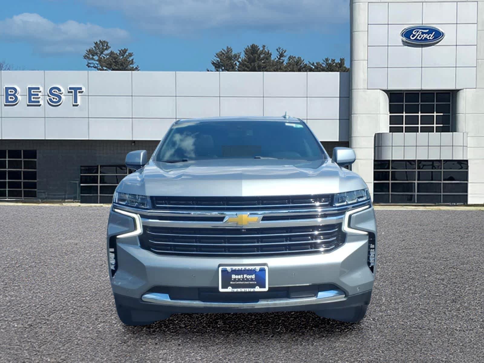 Used 2023 Chevrolet Suburban LT w/ Luxury Package AWD/4WD image 11