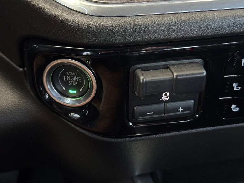 Used 2023 Chevrolet Silverado 1500 LTZ AWD/4WD image 39