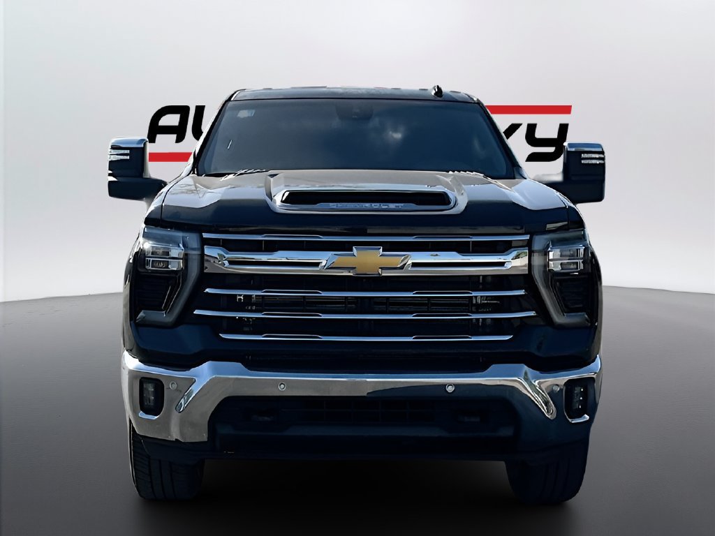 Used 2025 Chevrolet Silverado 2500 LTZ w/ LTZ Plus Package AWD/4WD image 2