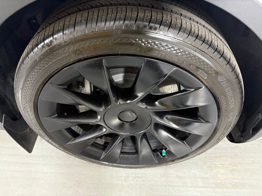 Used 2022 Tesla Model Y Long Range AWD/4WD image 9