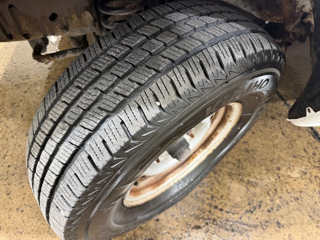 Used 2003 Ford E-150 and Econoline 150 RWD image 4