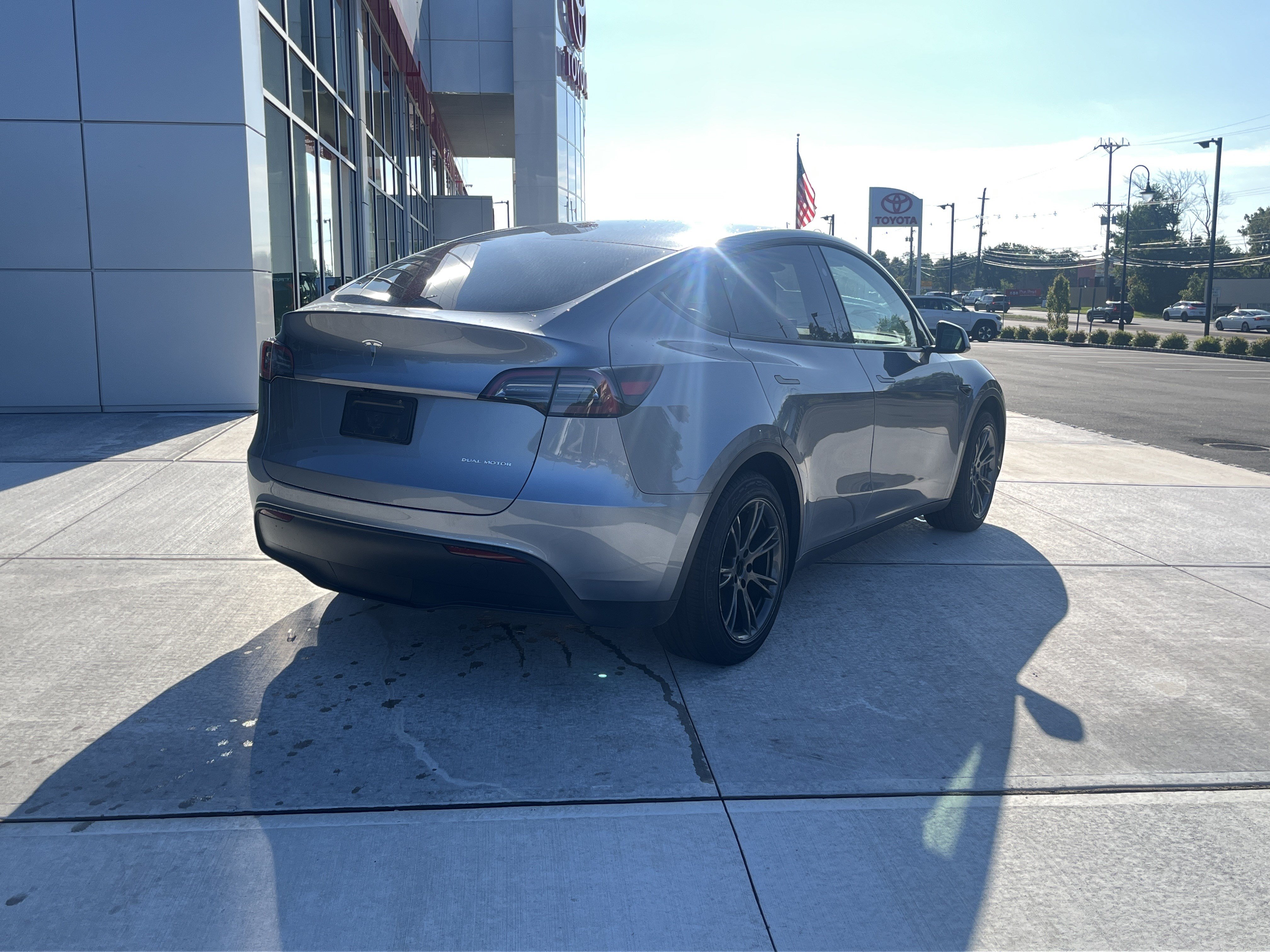 Used 2024 Tesla Model Y Long Range AWD/4WD image 3