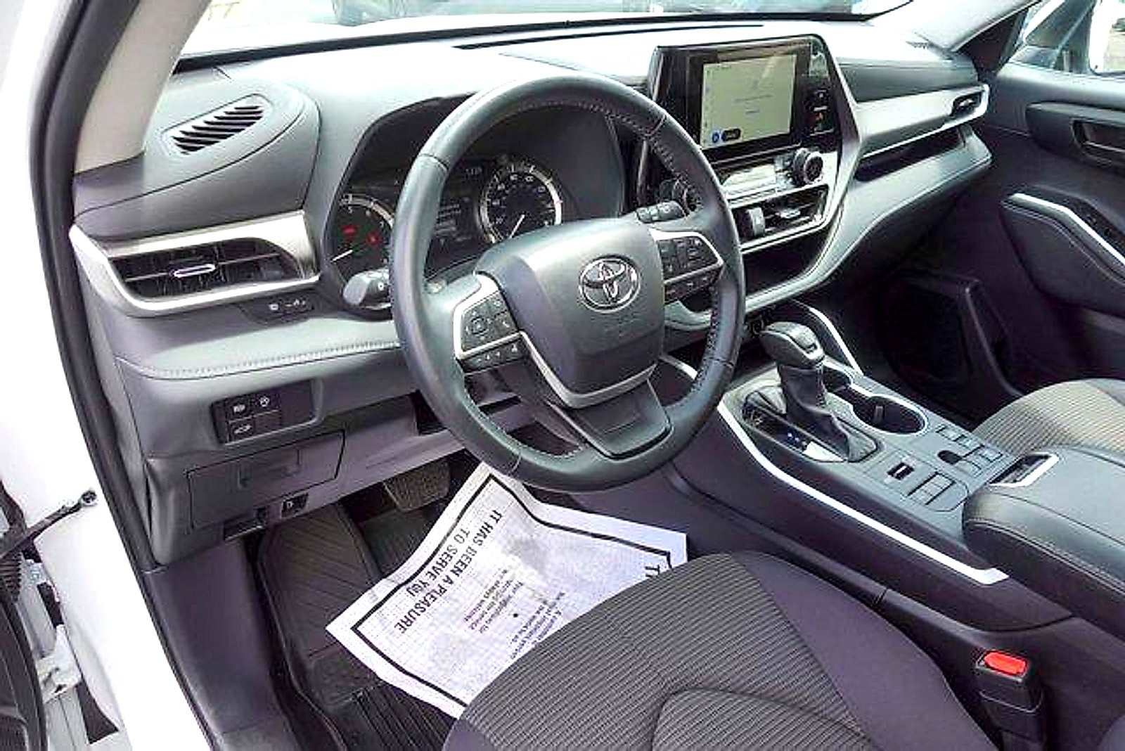 Certified 2025 Toyota Highlander LE AWD/4WD image 9