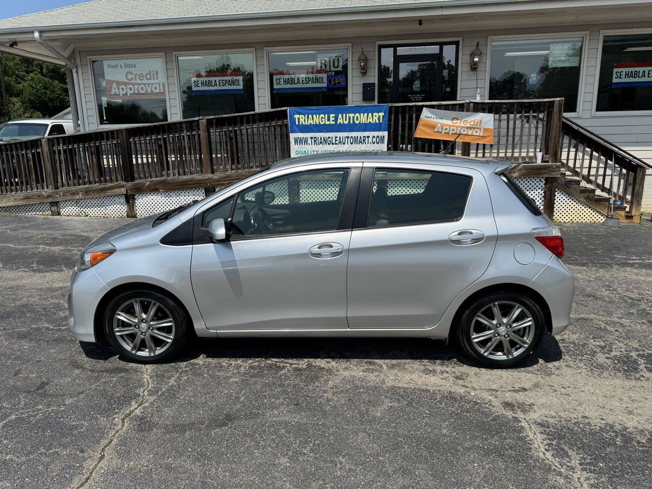 Used 2014 Toyota Yaris SE FWD image 6