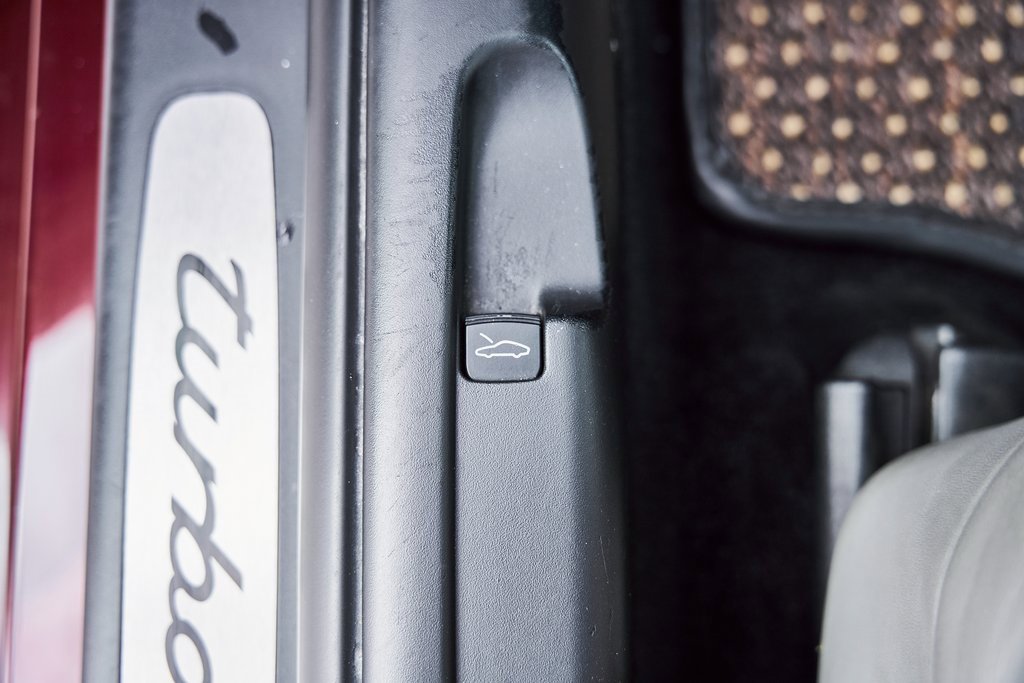 Used 2005 Porsche 911 Turbo image 39