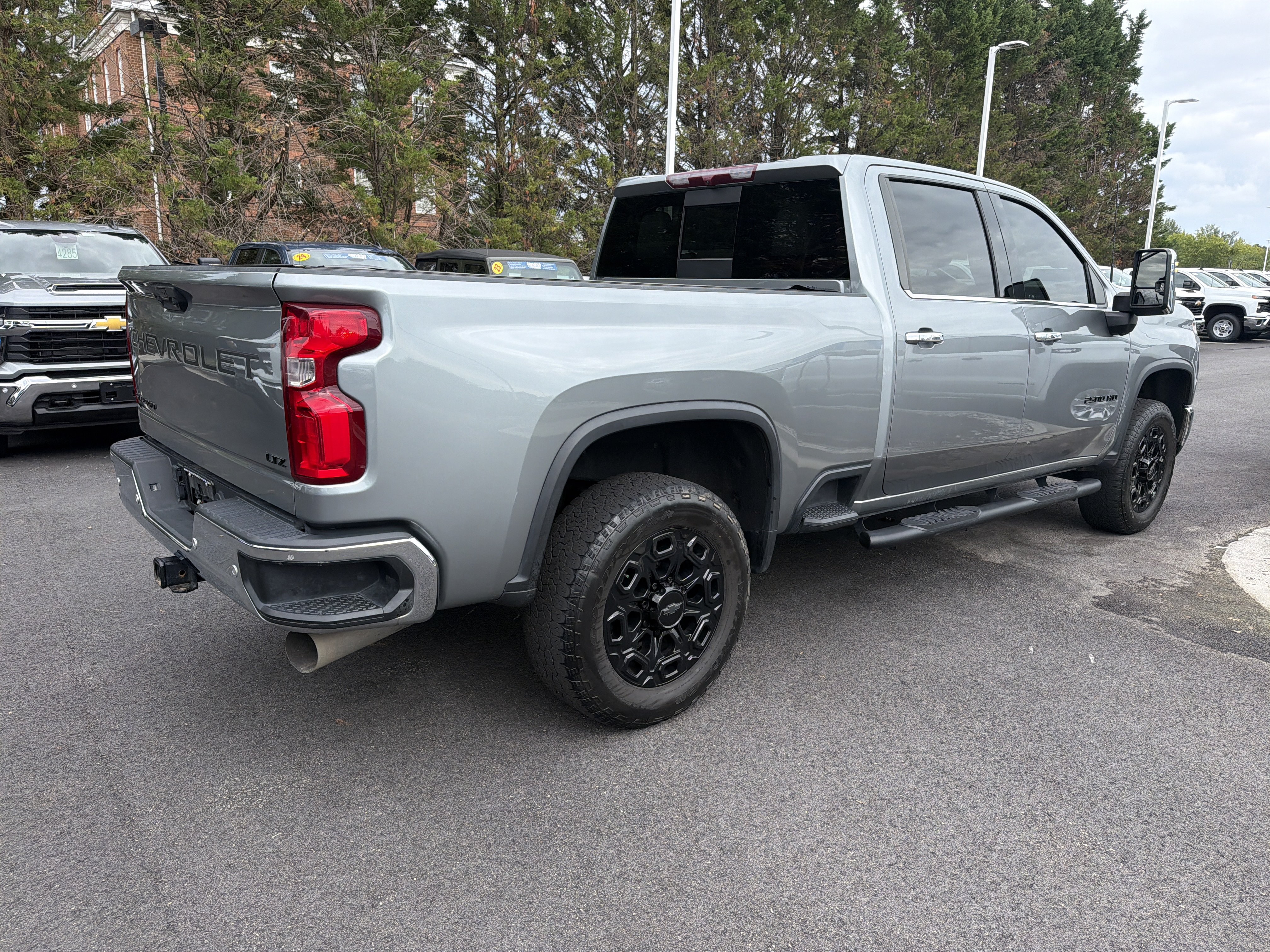 Used 2024 Chevrolet Silverado 2500 LTZ w/ LTZ Convenience Package AWD/4WD image 10