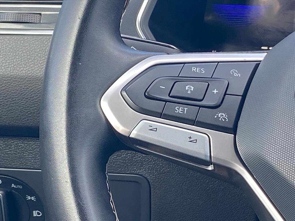 Certified 2023 Volkswagen Tiguan SE image 7