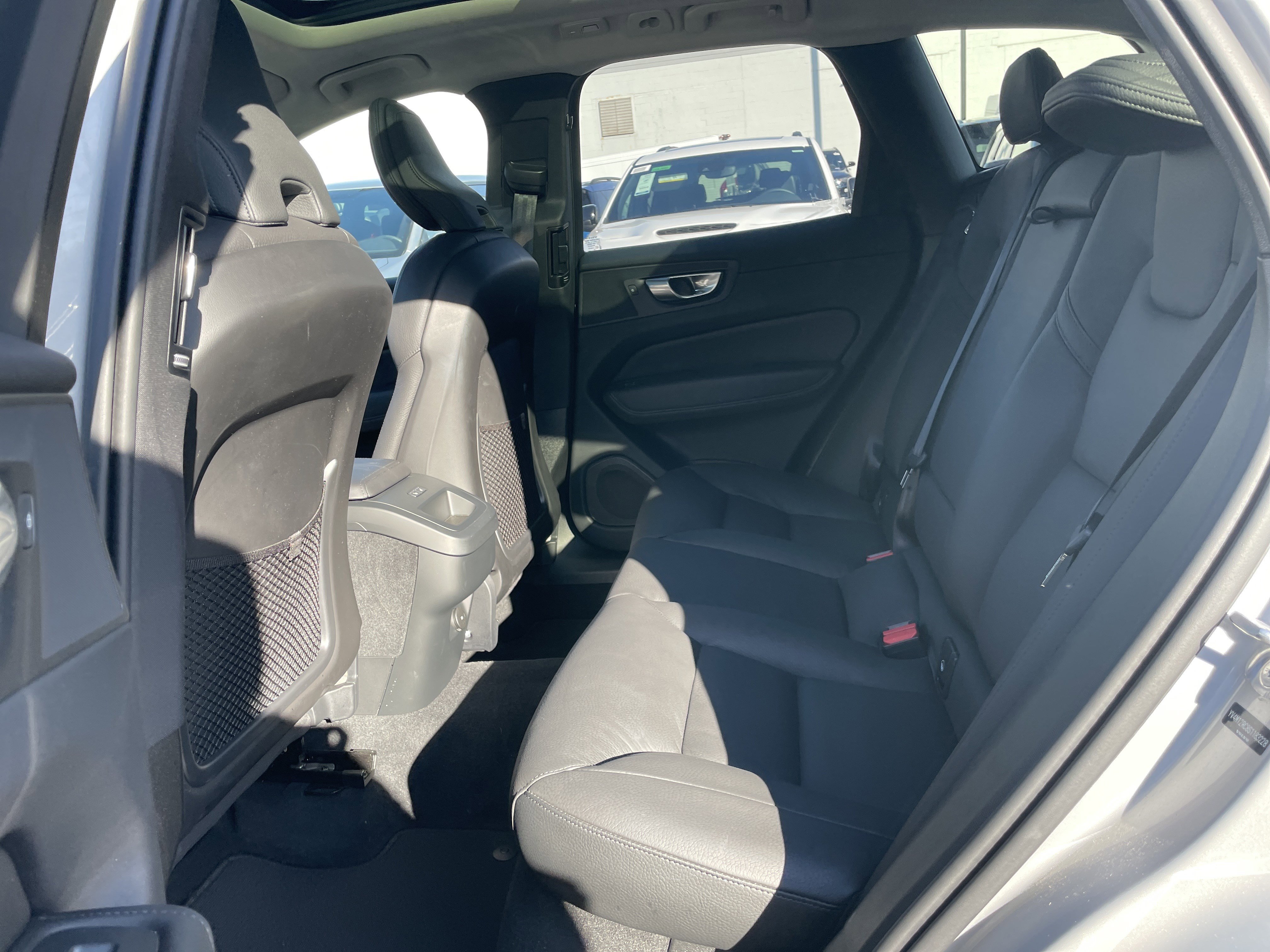 Used 2025 Volvo XC60 B5 Plus image 28