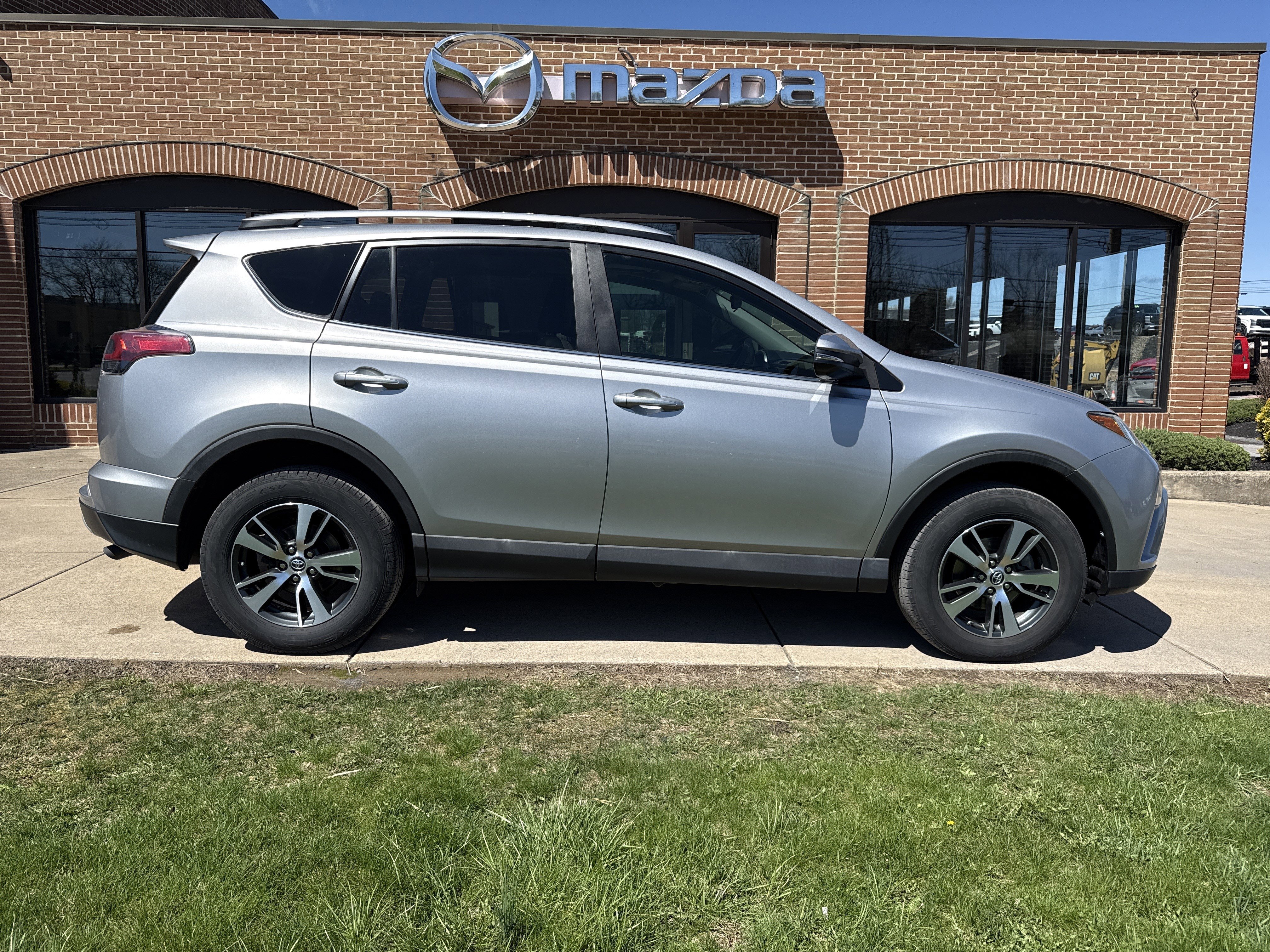 Used 2016 Toyota RAV4 XLE image 2