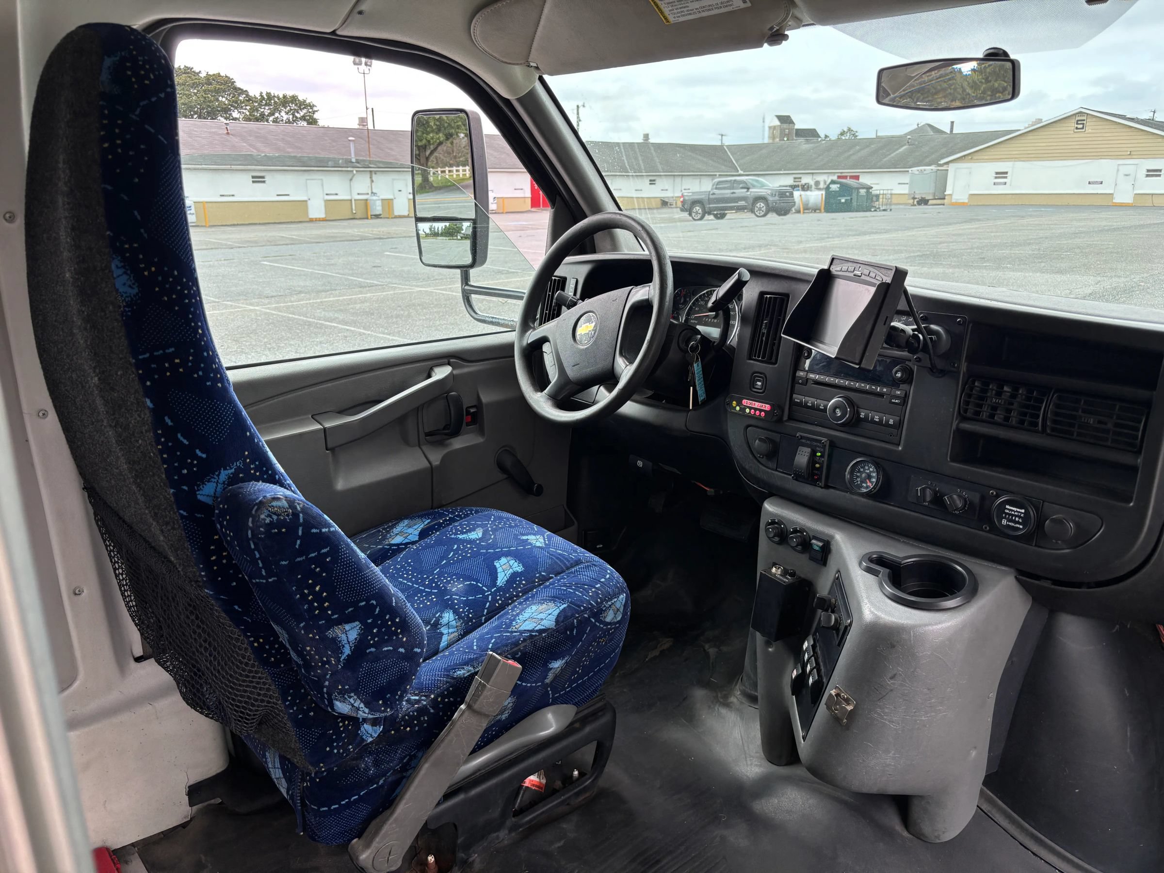 Used 2015 Chevrolet Express 4500 w/ Shuttle Bus Package RWD image 36