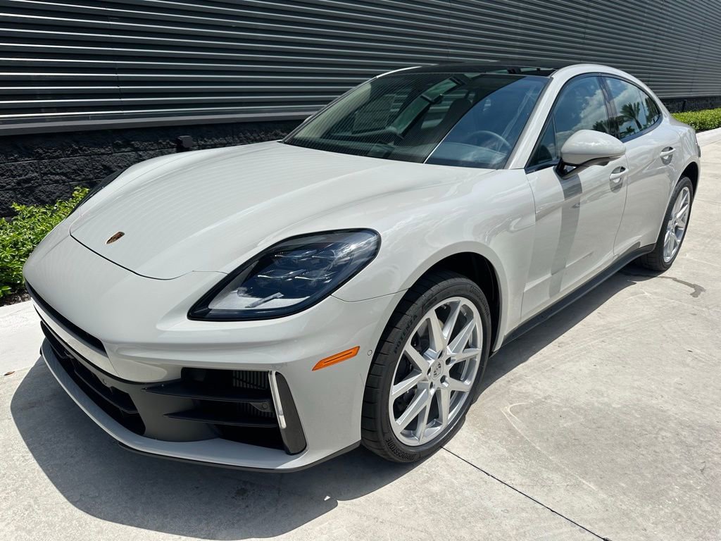 Used 2025 Porsche Panamera image 6