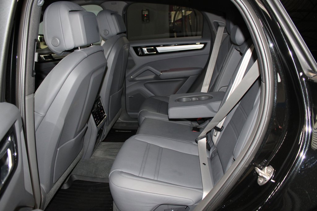 Used 2023 Porsche Cayenne S image 18