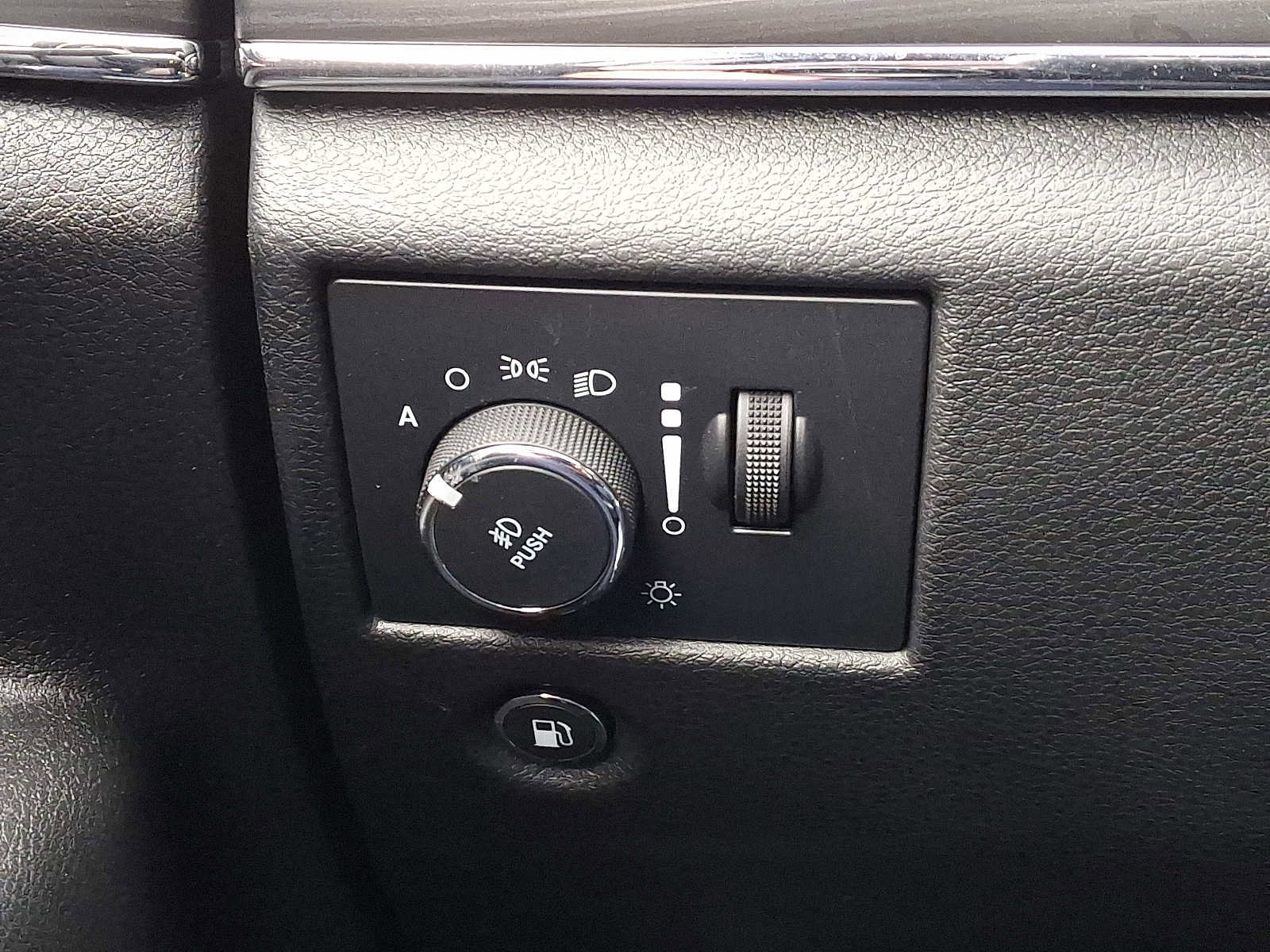 Used 2022 Jeep Grand Cherokee Limited image 24