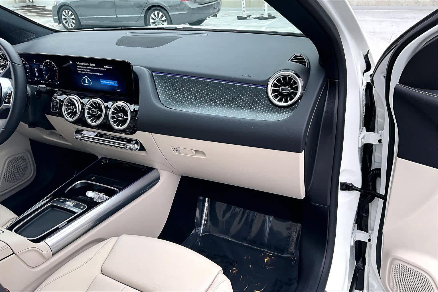 Used 2025 Mercedes-Benz GLA 250 4MATIC image 19