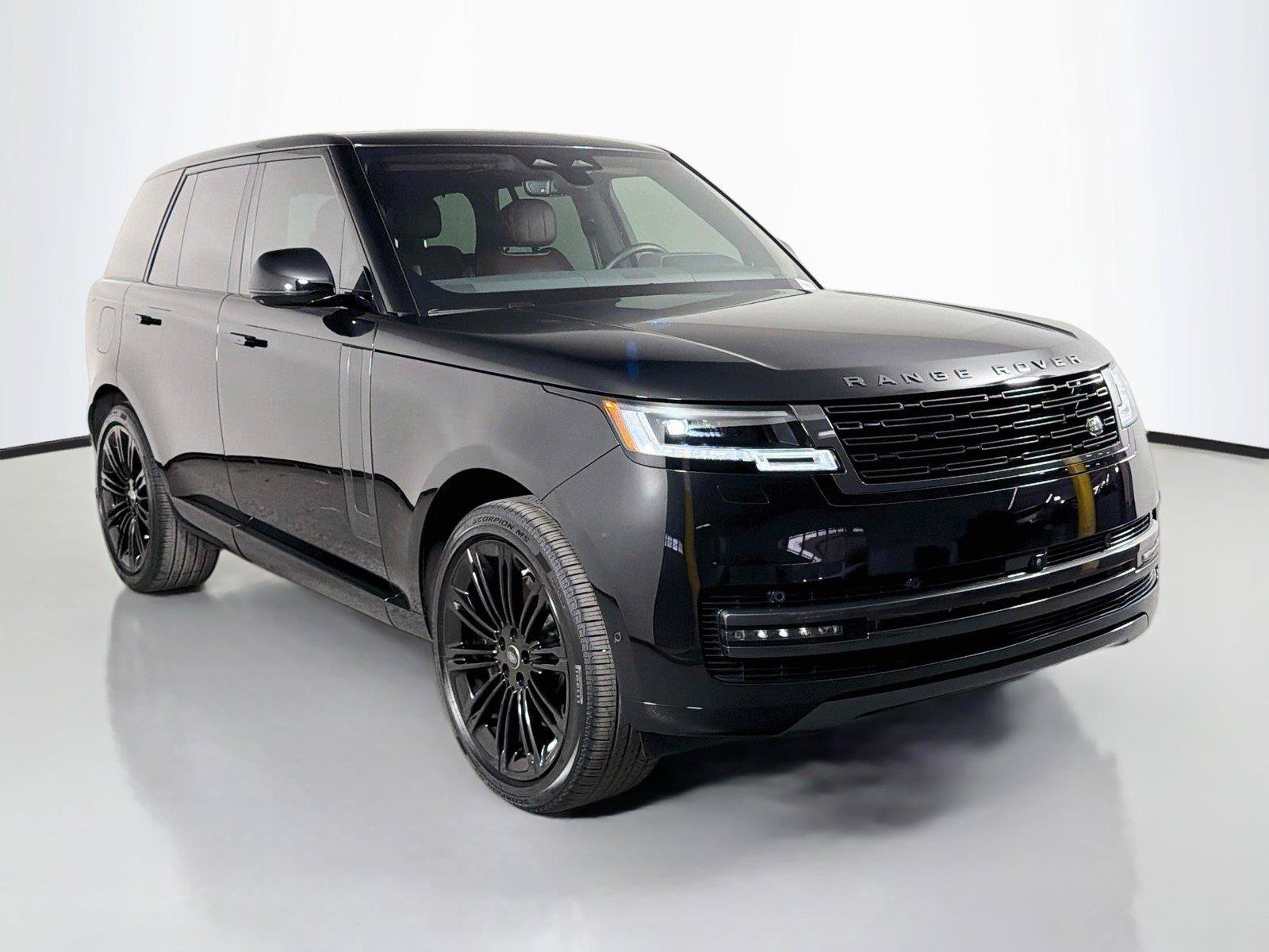 Certified 2025 Land Rover Range Rover SE AWD/4WD image 3