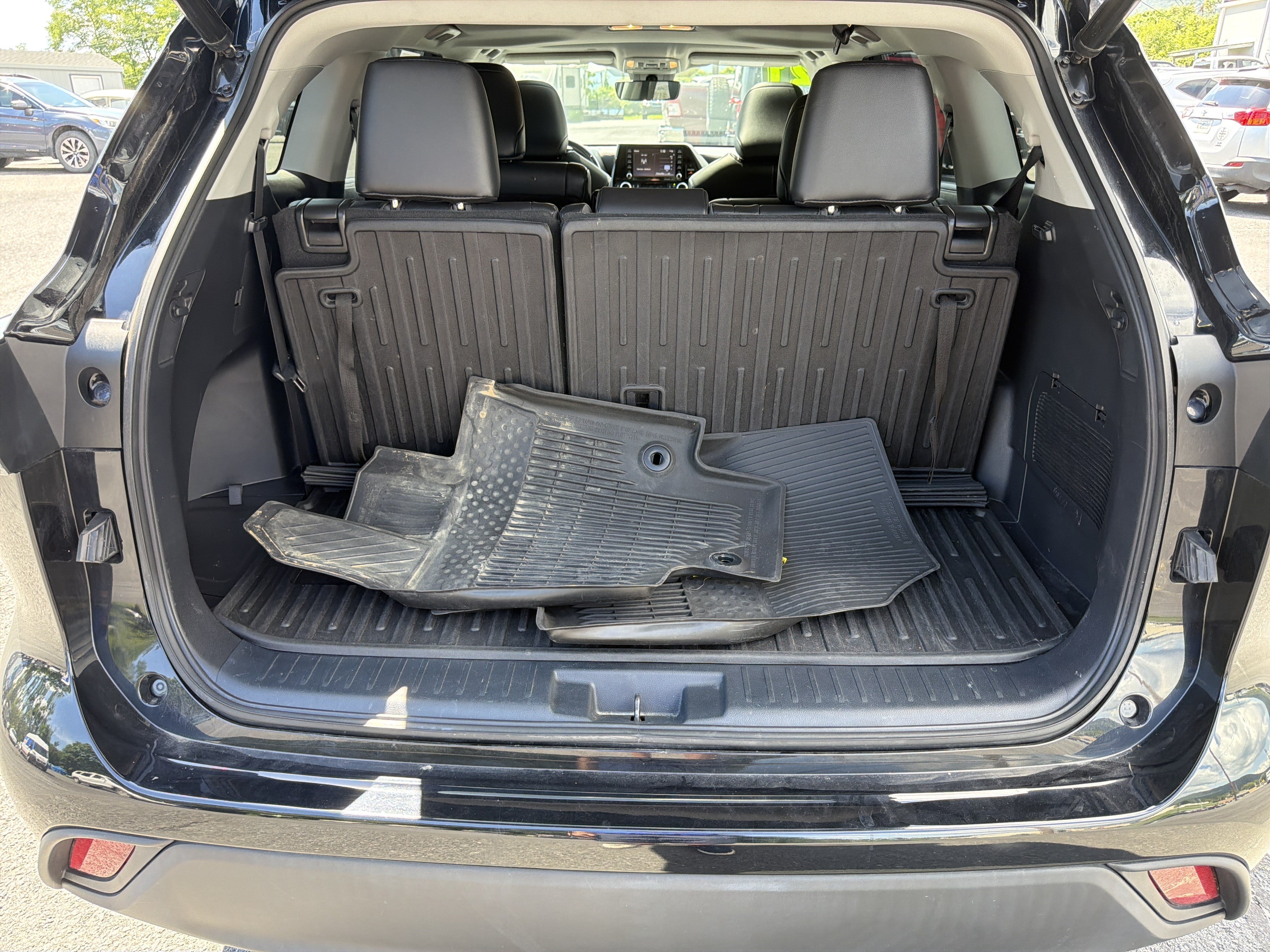 Used 2021 Toyota Highlander XLE AWD/4WD image 5