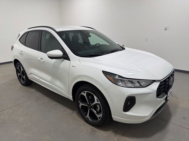 Used 2023 Ford Escape ST-Line Select w/ Tech Pack #2 image 3