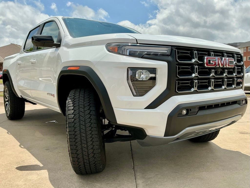 Used 2024 GMC Canyon AT4 w/ Technology Package AWD/4WD image 2
