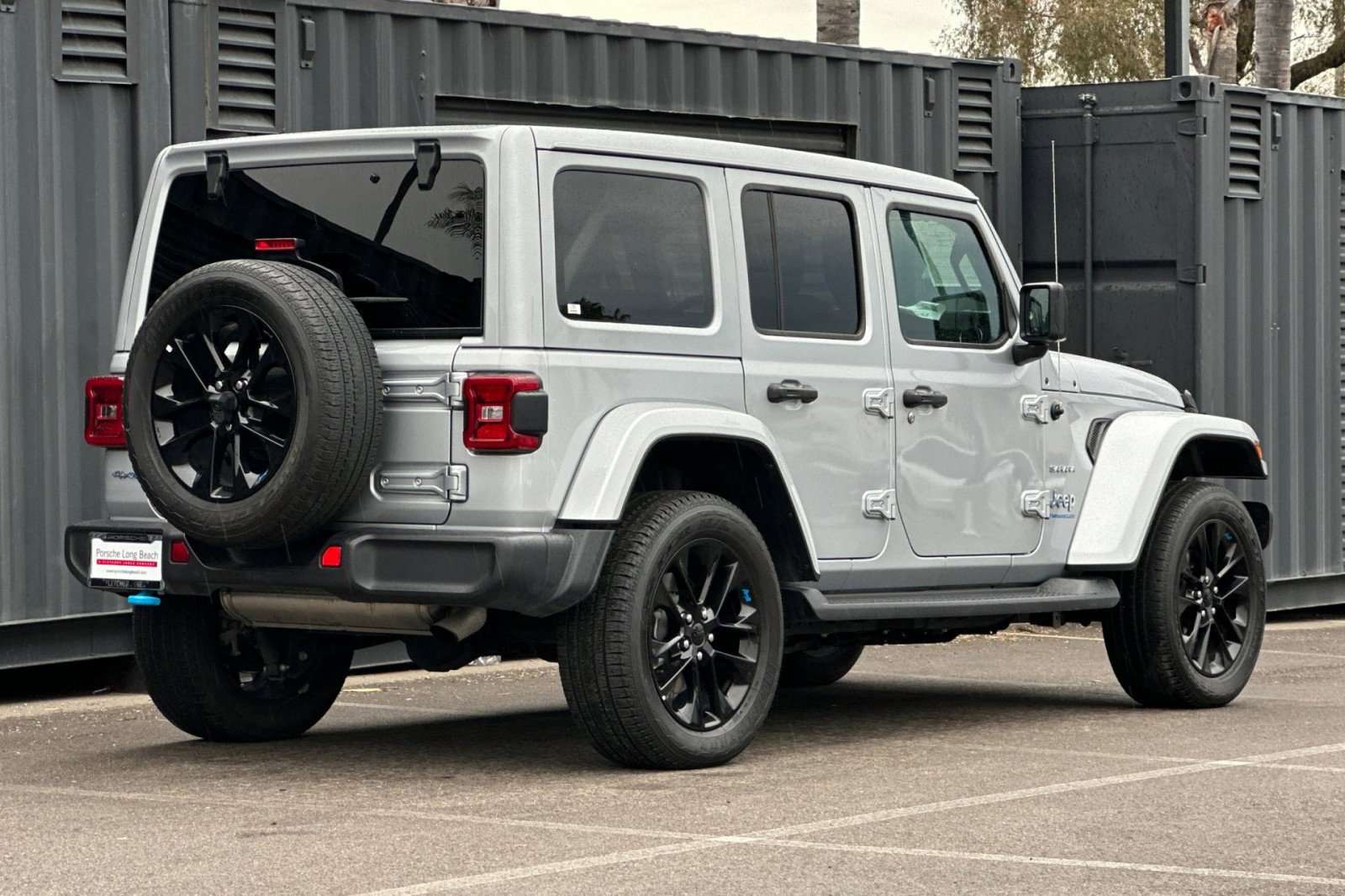 Used 2023 Jeep Wrangler Sahara image 8