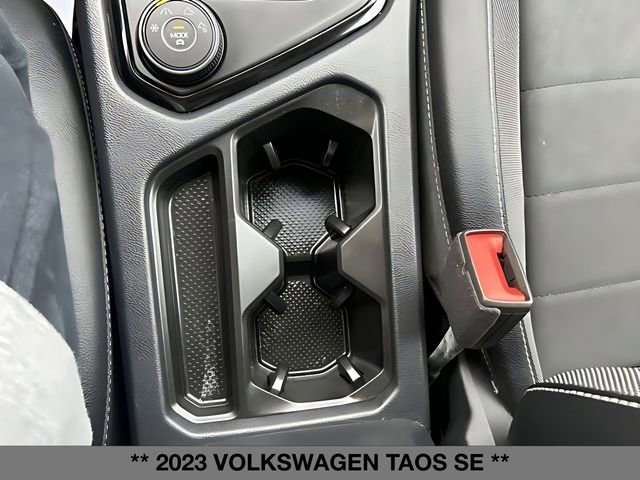 Used 2023 Volkswagen Taos SE w/ Panoramic Sunroof Package image 27