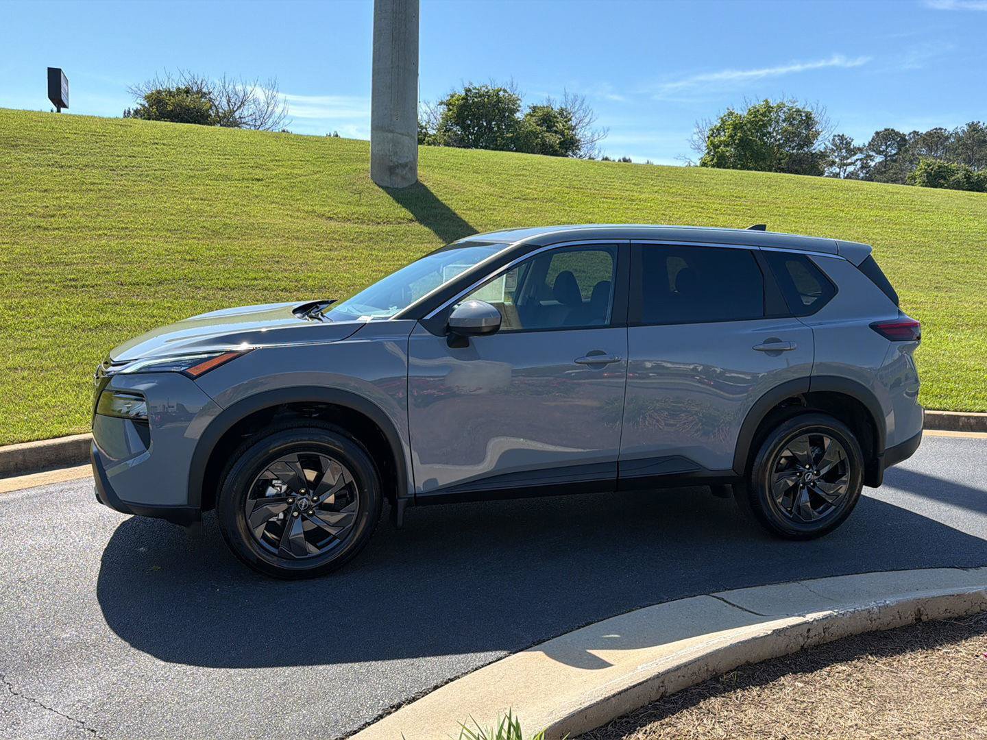 New 2026 Nissan Rogue SV w/ Cold Weather Package FWD image 3