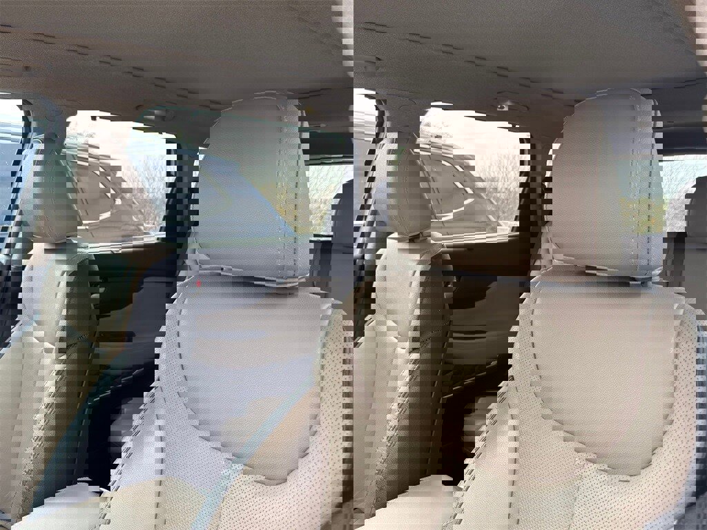 Used 2019 Hyundai Santa Fe Limited image 8