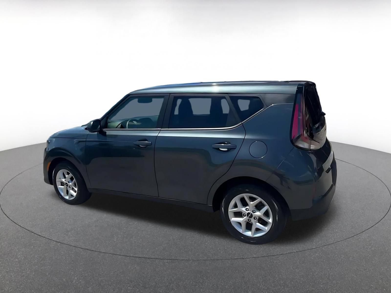 Used 2025 Kia Soul LX w/ LX Technology Package FWD image 10