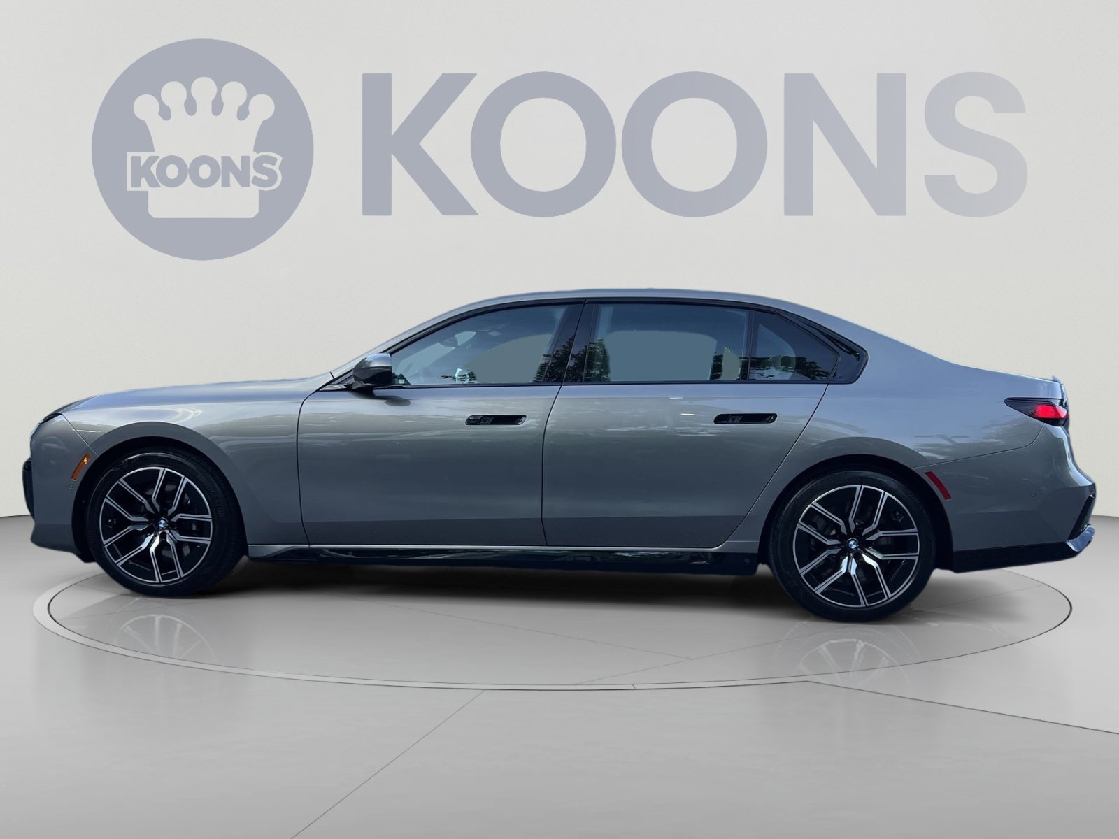 Used 2025 BMW 760i xDrive w/ Executive Package AWD/4WD image 7