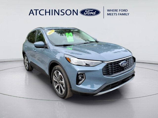 Certified 2023 Ford Escape Platinum w/ Premium Technology Package AWD/4WD image 3